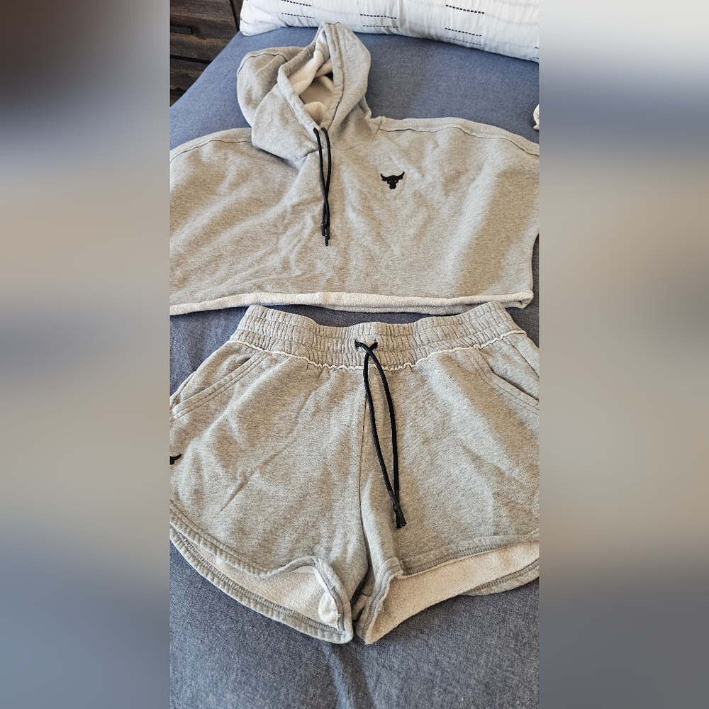 Under Armour Short/sweater Shirt Set